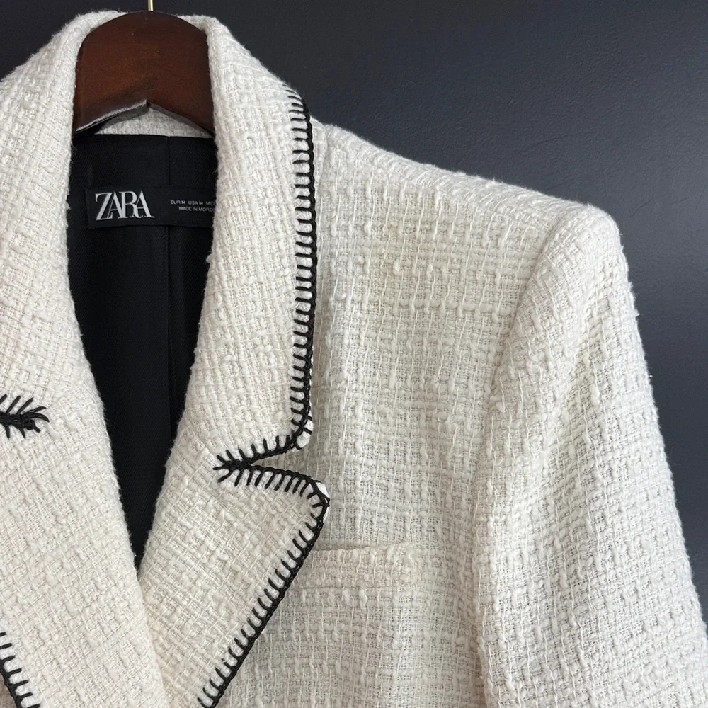 Zara Women's Ivory Tweed Blazer with Black Trim - Picture 2 of 5